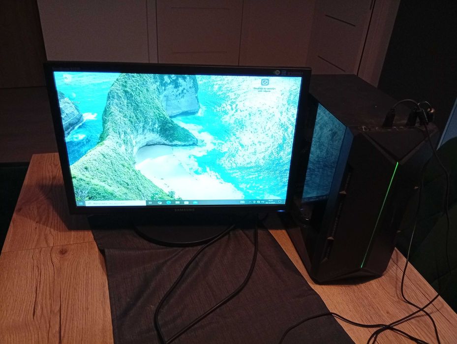 Komputer stacjonarny I5 16GB 500 GB HDD GEFORCE GT 710+monitor Samsung