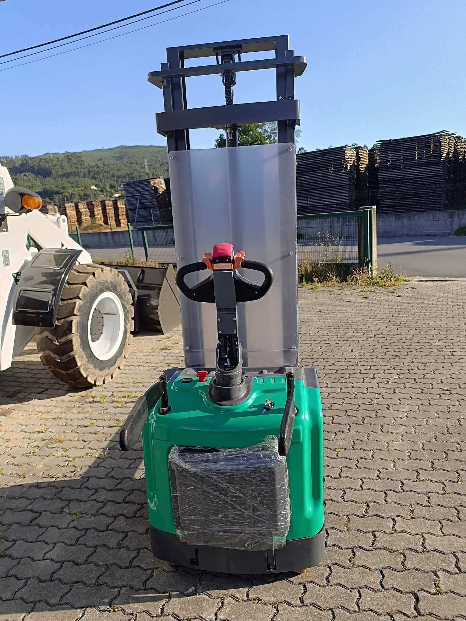Stacker 1.6 ton Lonking CL1636 novo