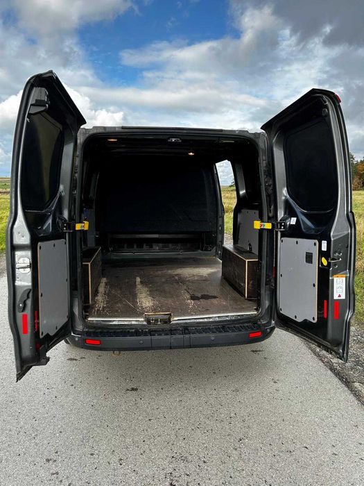 Wypożyczalnia samochodów dostawczych Wynajem busów dostawczych Ford