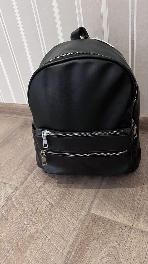 Рюкзак жіновий новий портфель чорний
