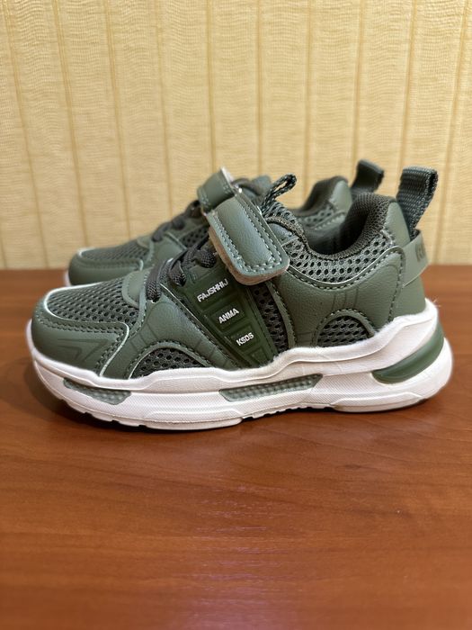 Детские кросовки на липучке