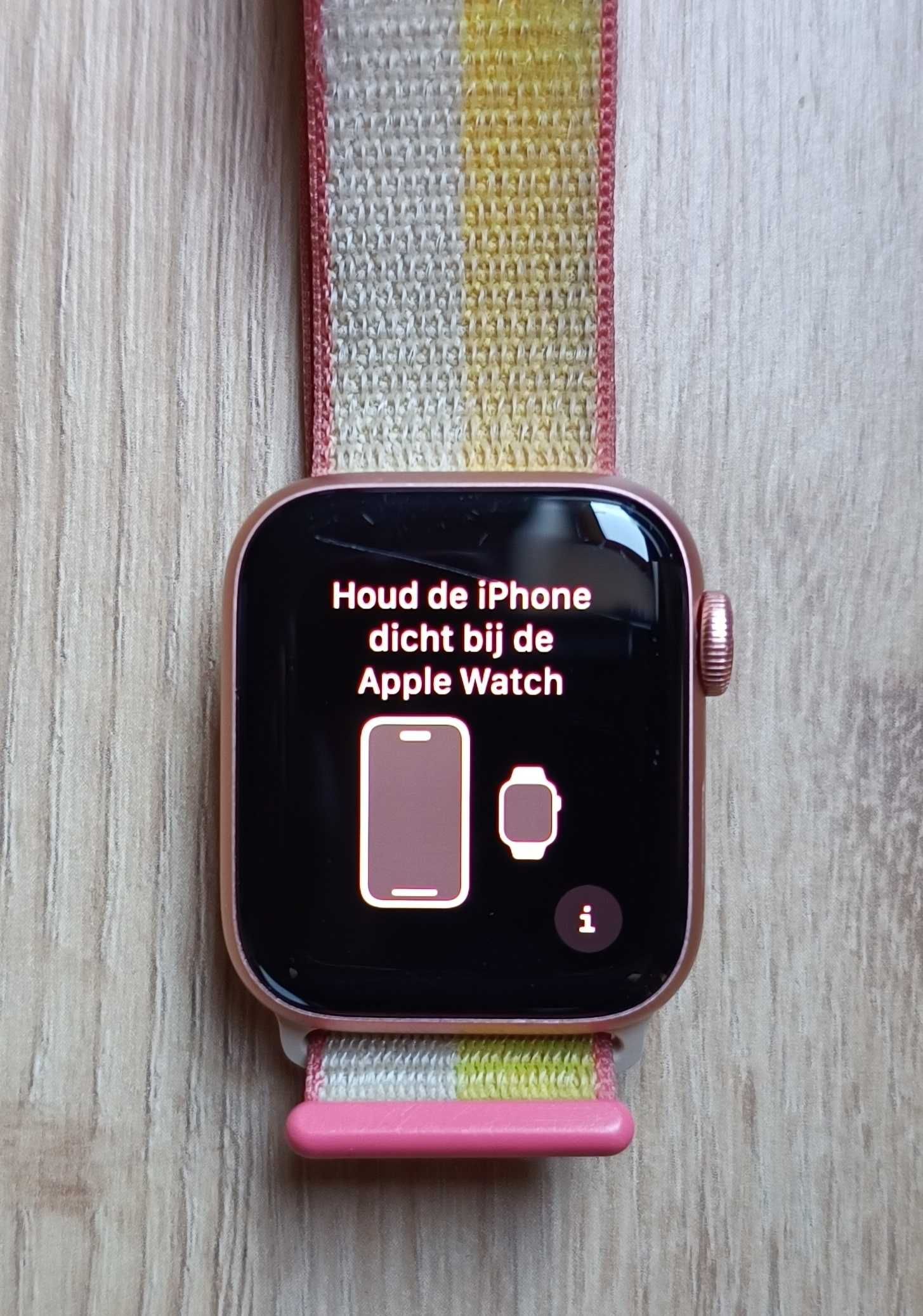 Smartwatch Apple Watch SE GPS + Cellular 40mm złoty