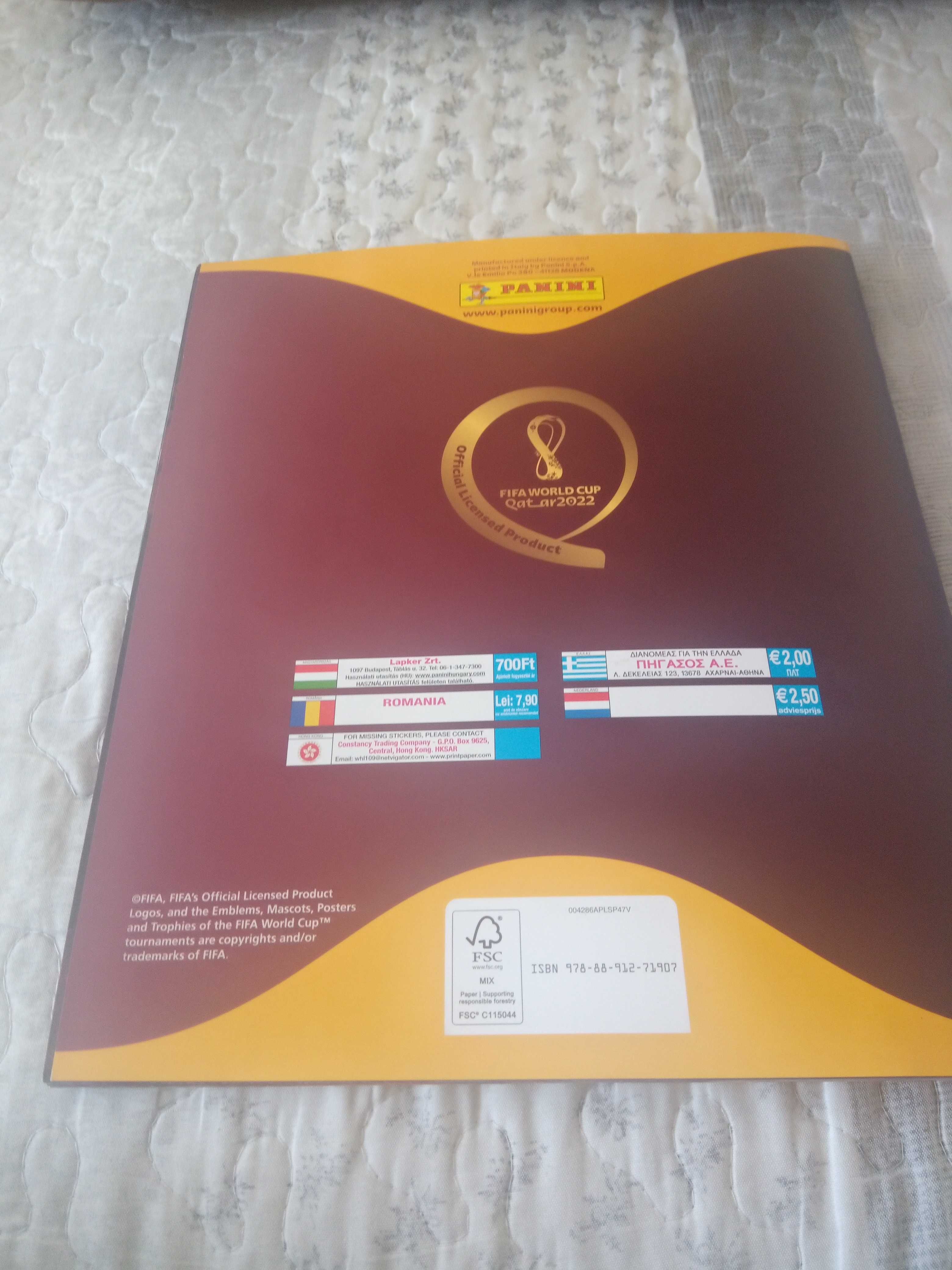 album panini Qatar 2022 z naklejkami