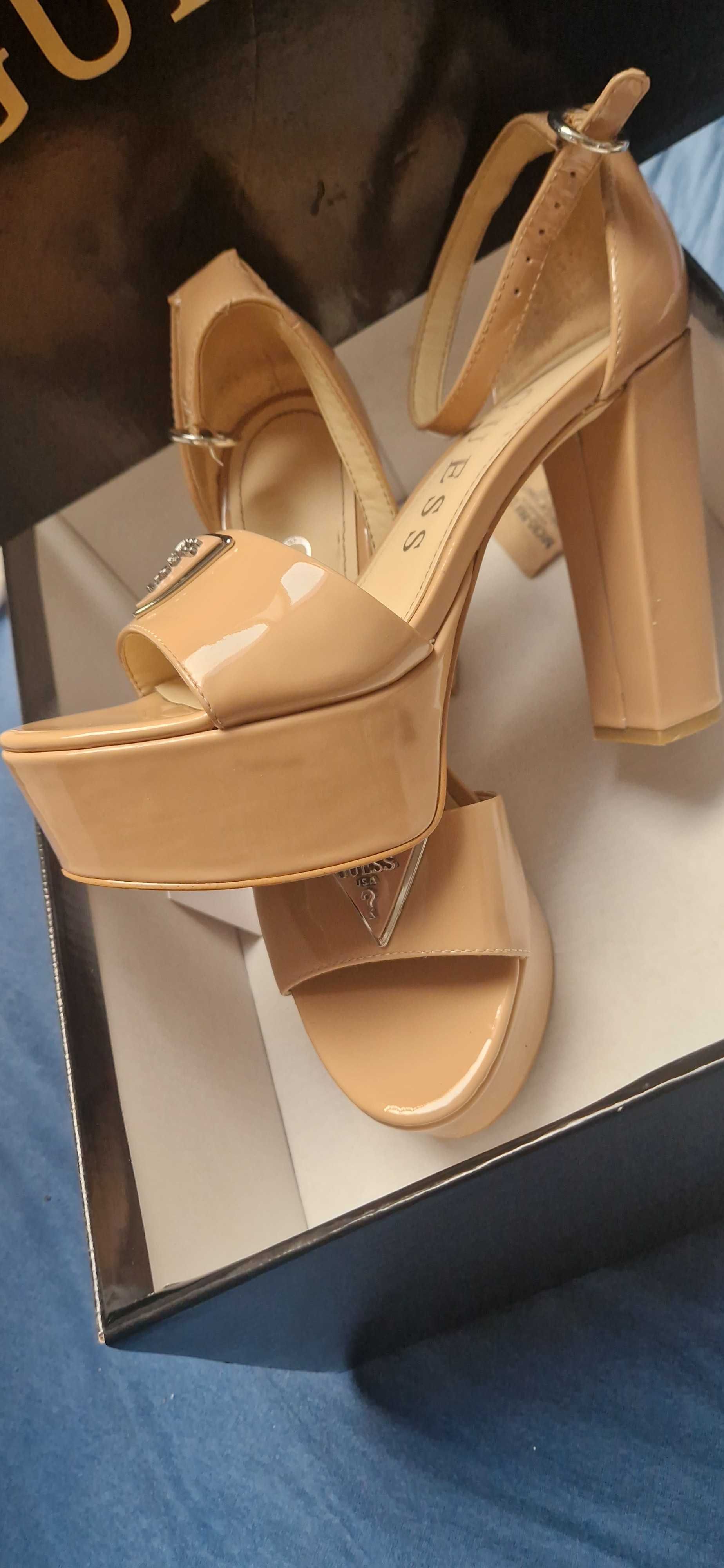 Buty sandaly na koturnie platformie  wysokie obcasy na slupku GUESS