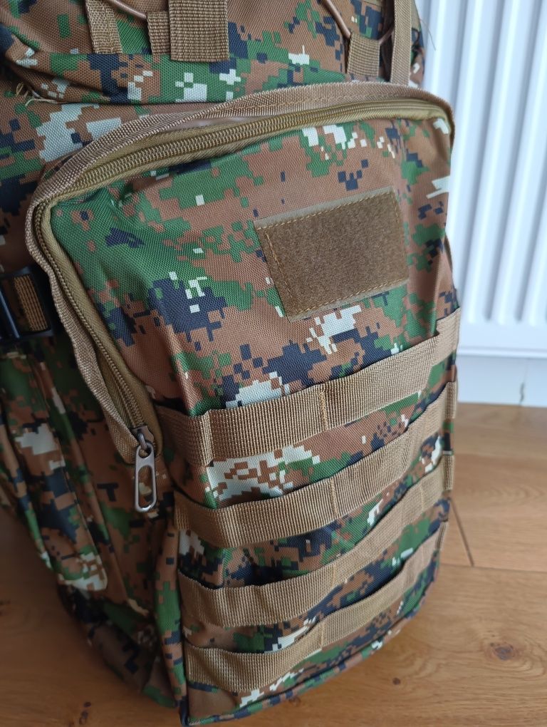 Duży plecak taktyczny, turystyczny, 75 l, moro pojemny, lekki, outdoor