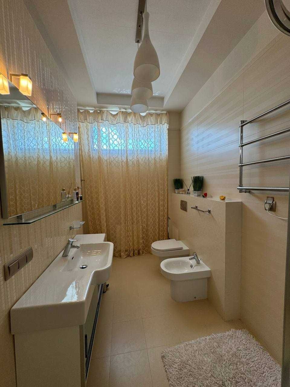 Оренда  3 кімнатної  квартири  255 м.+ паркінг,  Печерськ, Центр без %