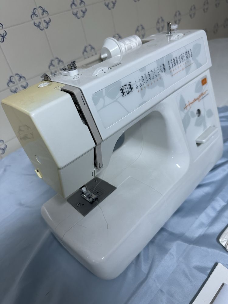 Máquina de Costura HUSQVARNA VIKING E10