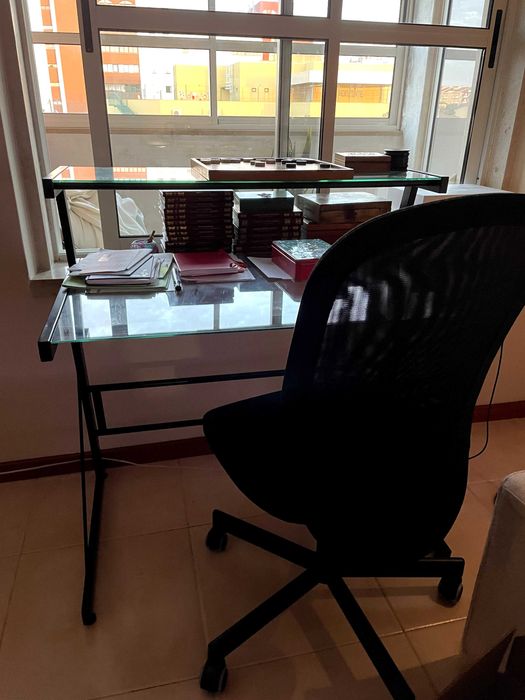 conjunto de secretária e cadeira