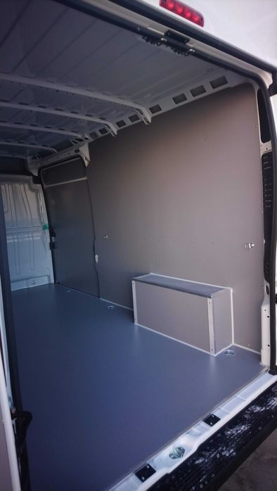 Zabudowa ze sklejki laminowanej auta dostawczego busa Ducato L3H2