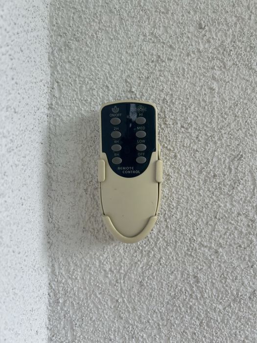 Wentylator z lampą i pilotem