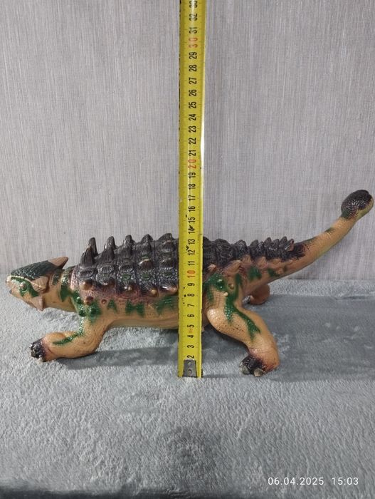 Динозавр резиновий