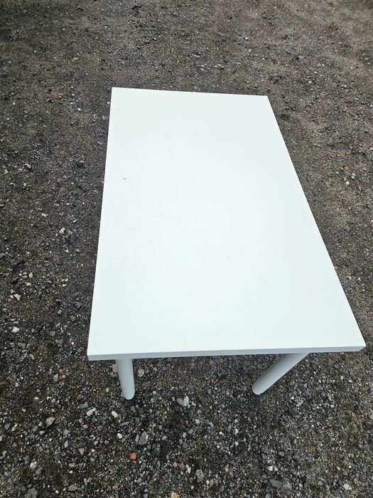 Biały stolik IKEA