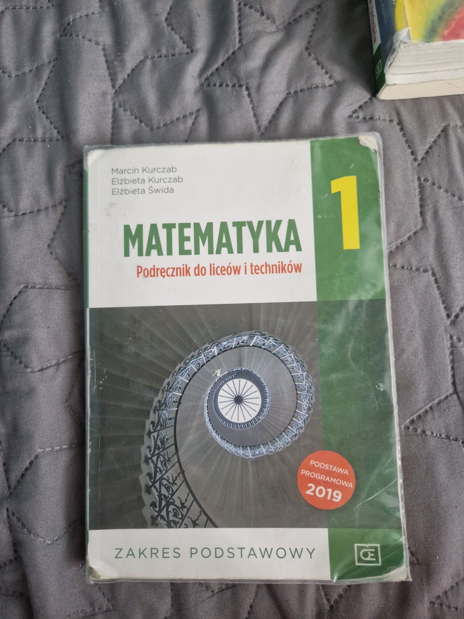 Sprzedam te podręczniki do 1 i 2 klasy liceum tanio bo chce sie popros