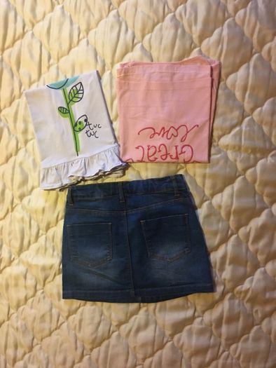 Conjunto saia, camisola e t-shirt