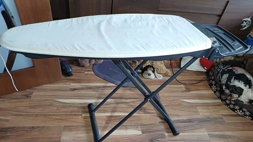 Deska do prasowania Bosch z gniazdkiem, nawiewem i nadmuchem