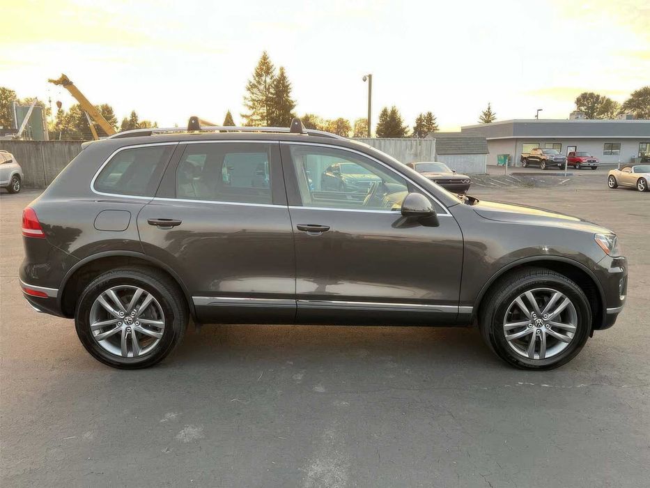Volkswagen Touareg Lux      2016