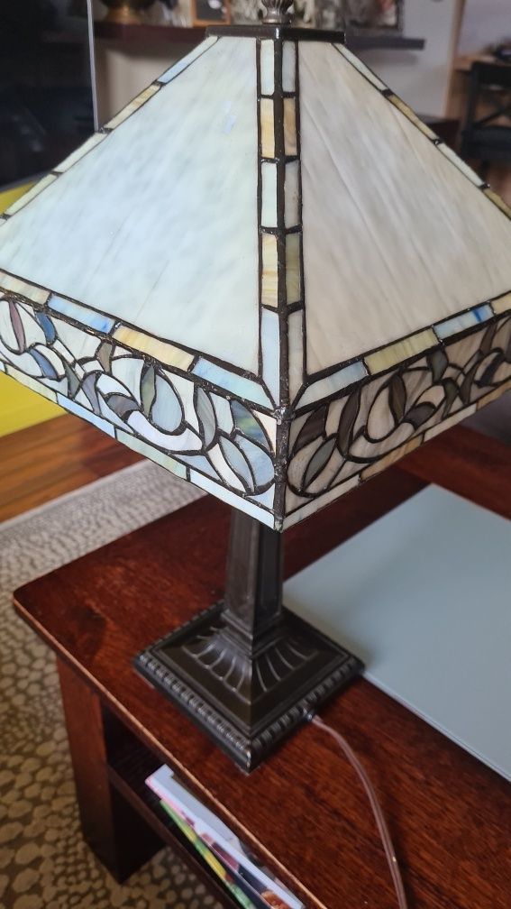 Lampa witrażowa Tiffany stołowa
