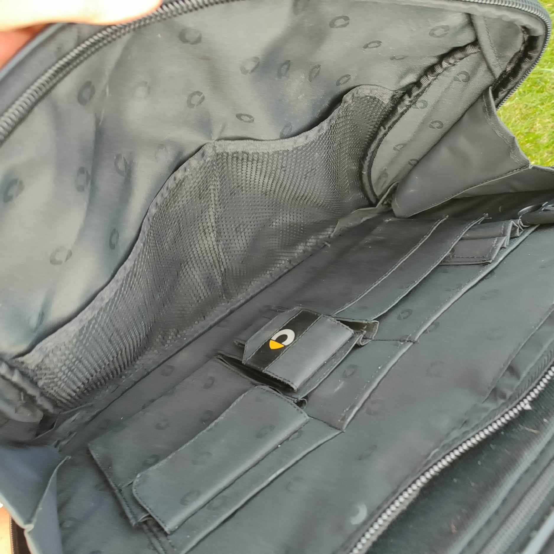 Torba biznesowa na laptopa na kółkach 4 komory czarna podręczny bagaż
