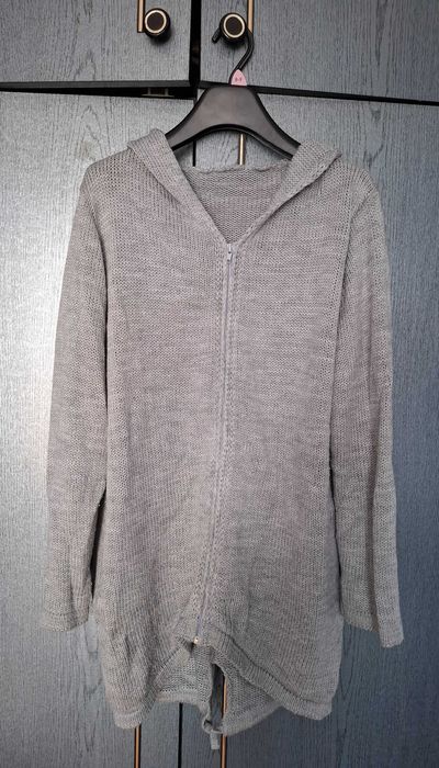 Szary sweter z zamkiem, jesienny sweter, jesienny kardigan