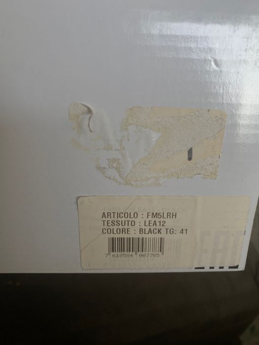 Niewiele używane buty skórzane Guess r.41, oryginalne pudełko