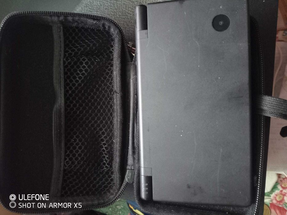 Nintendo DS com estojo