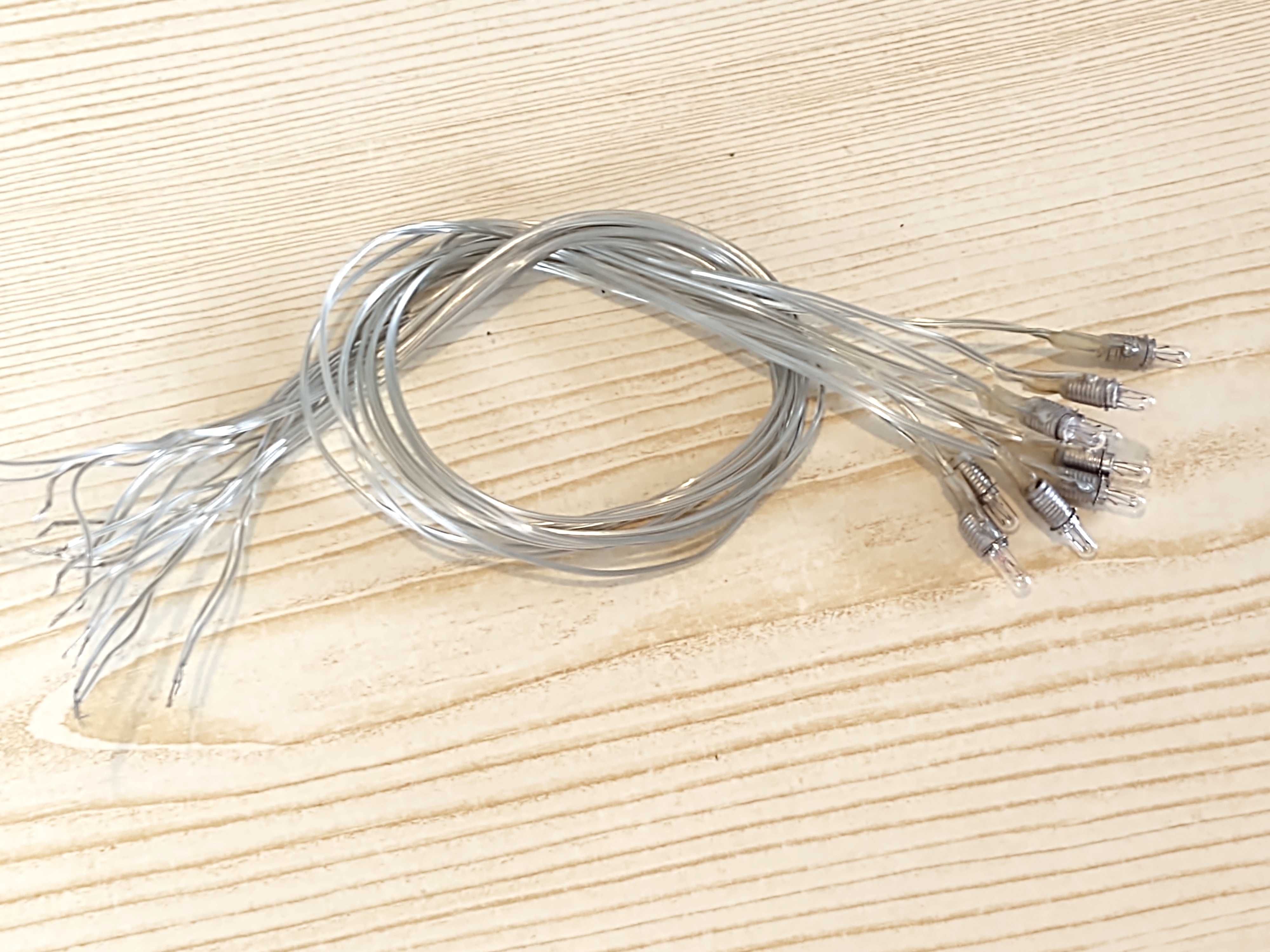 Żaróweczka miniaturowa 28V 40mA z oprawką