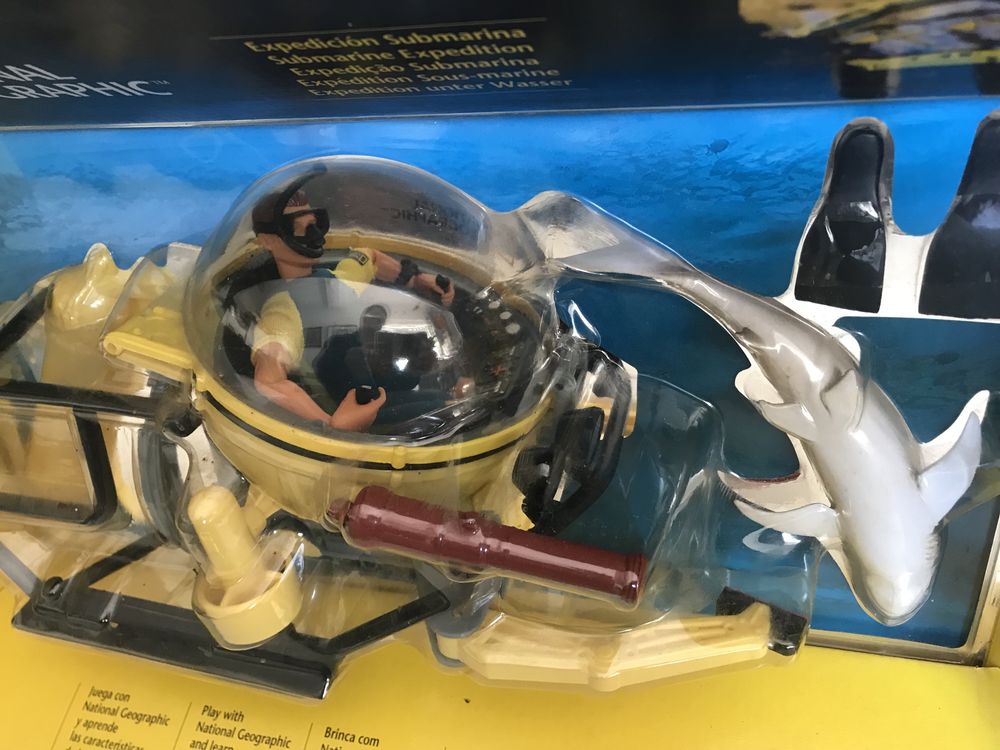 Action figure com Submarino National Geographic