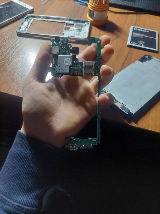 Материнська плата на телефон а samsung j7 700h