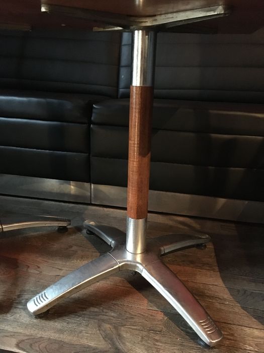 Meble z restauracji. Podstawy stołów / Krzesła / Hokery