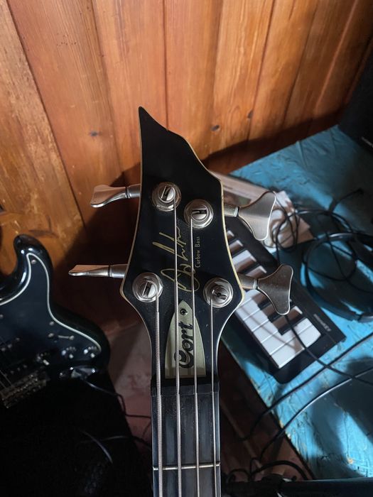 Baixo Cort Curbow Bass