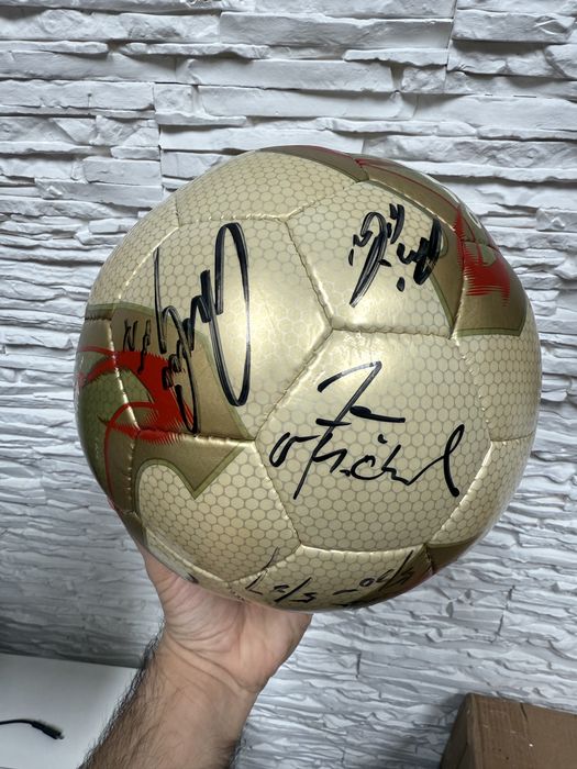 Pilka meczowa Adidas Fevernova 2002 Korea Japonia OMB autografy Dania