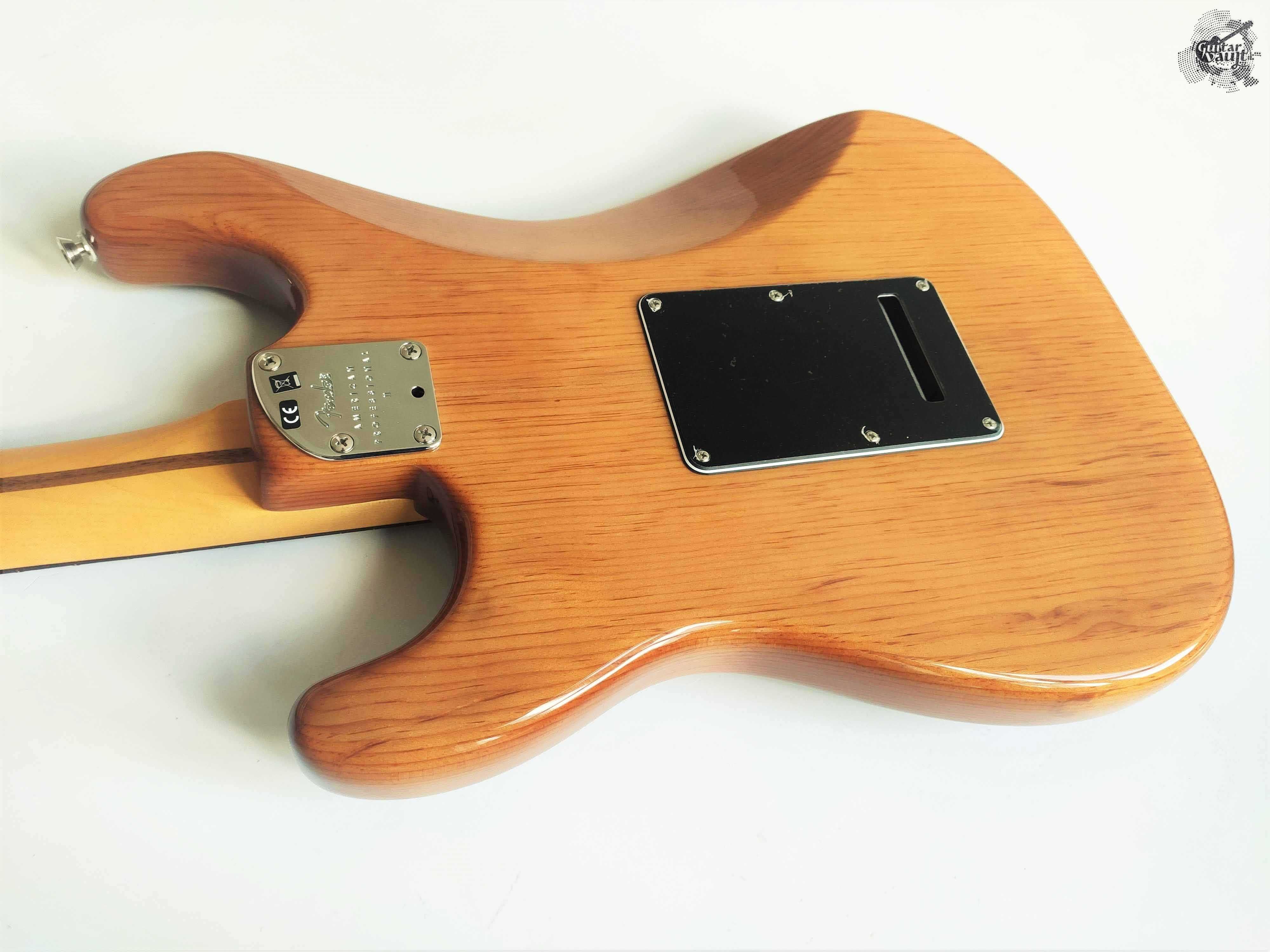 Нова Fender® American Professional II Stratocaster® '2021 Roasted Pine