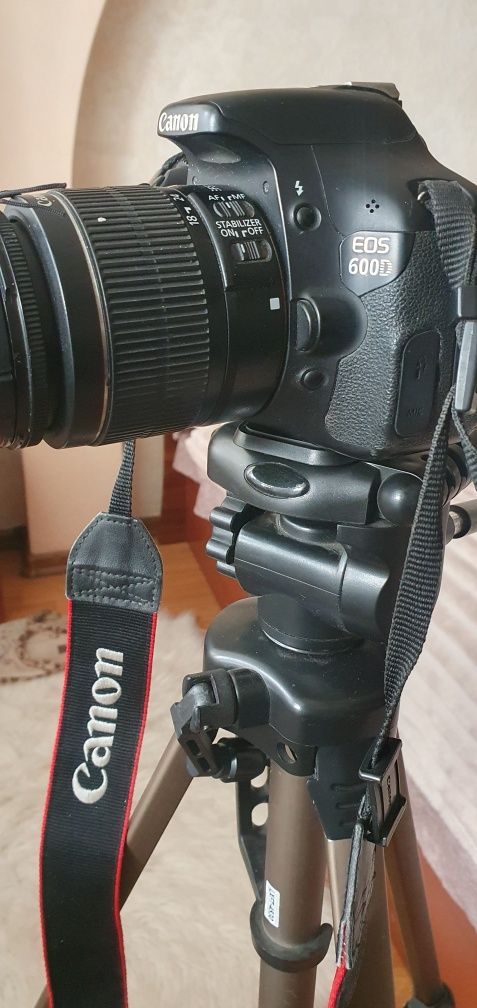 Canon EOS 600 D фотопарат