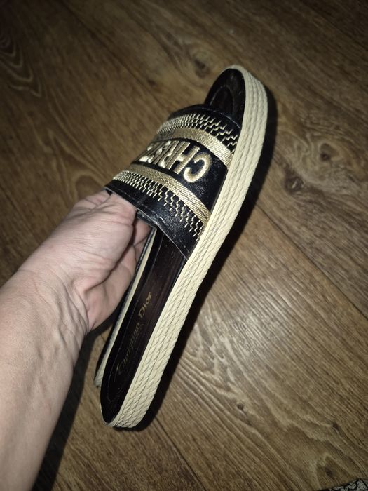 Крутые шлепанцы Christian Dior