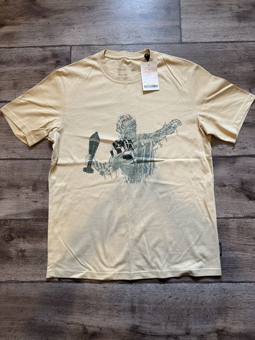 Продам футболку Riotdivision