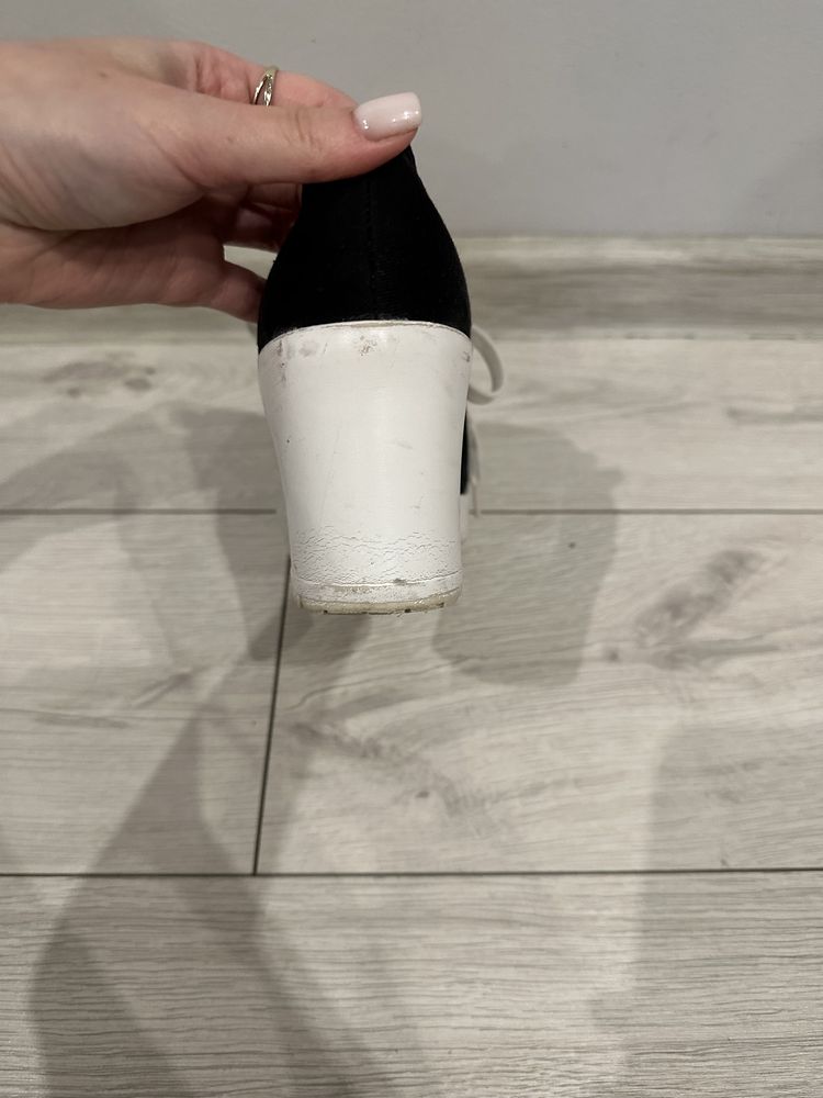 Czarne buty na białym koturnie Jenny Fairy (rozmiar 39)