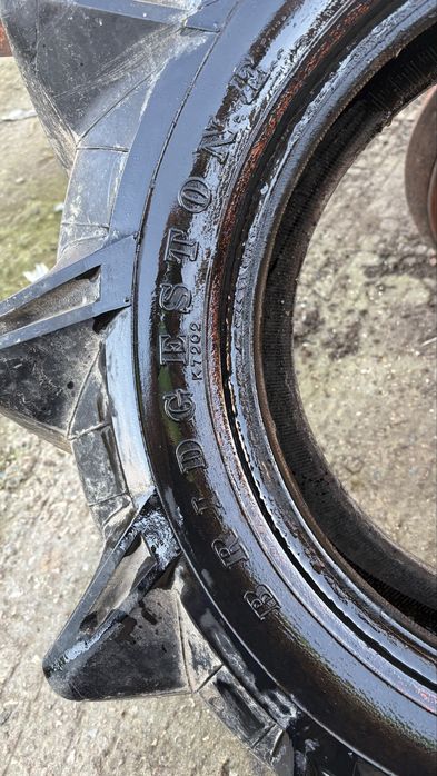 Pneu para trator pequeno