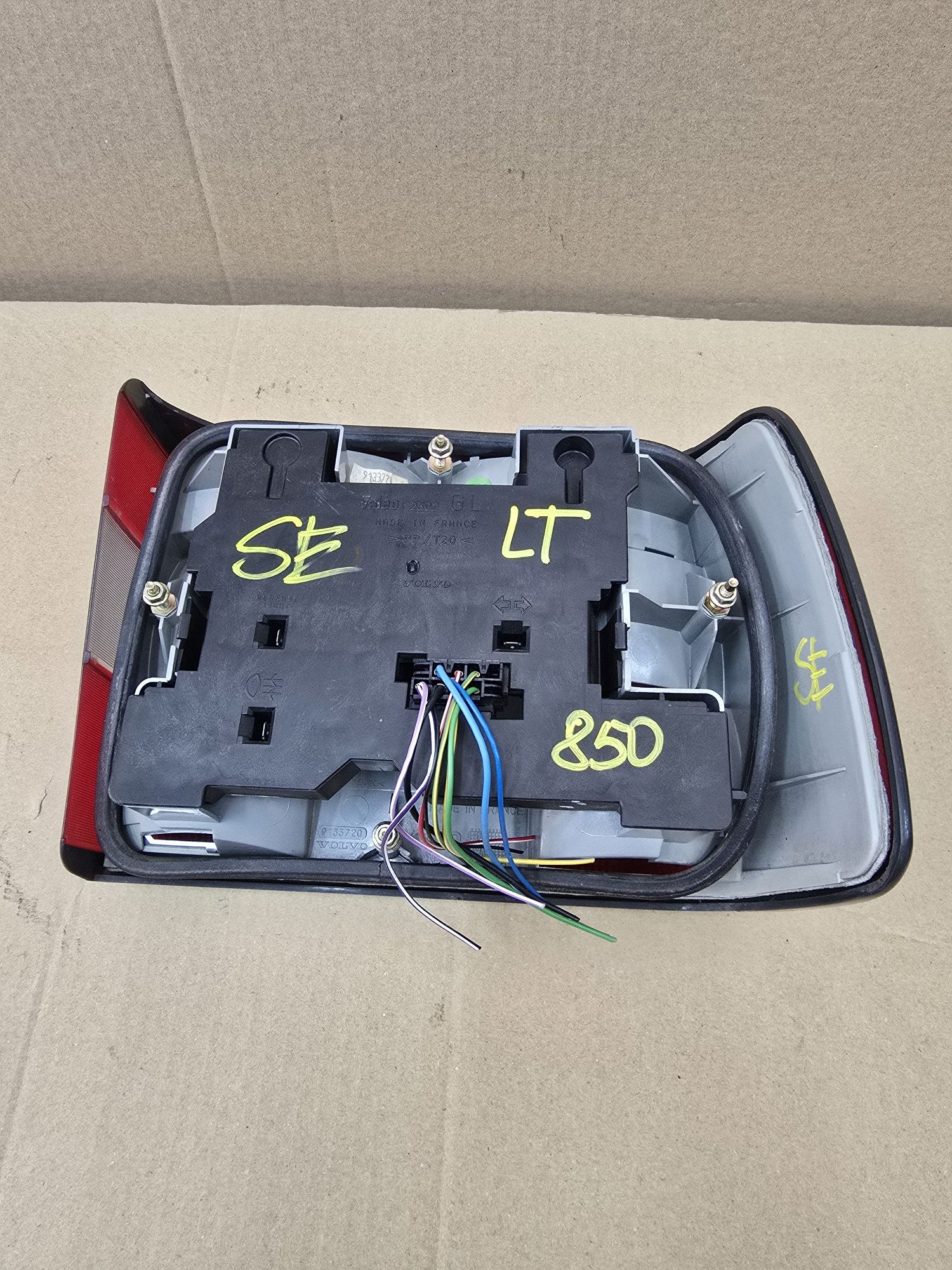 Lampa tylna lewa volvo 850 95 Rok