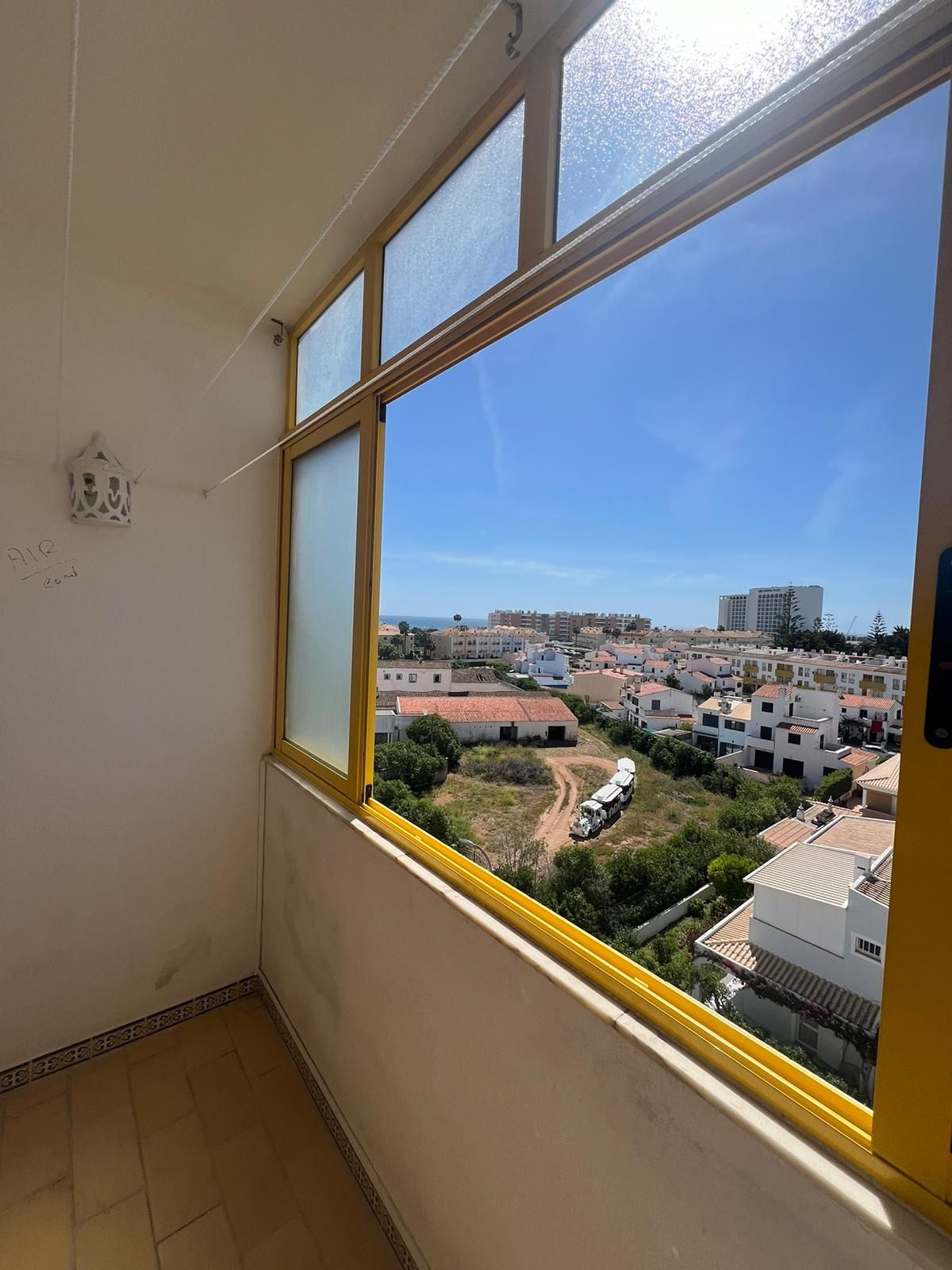 Janelas aluminio amarelo