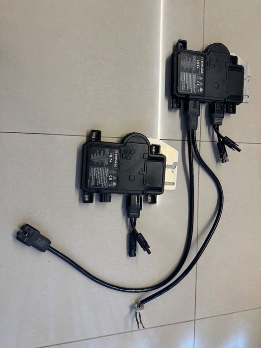 2 micro inversores Enphase IQ7 +