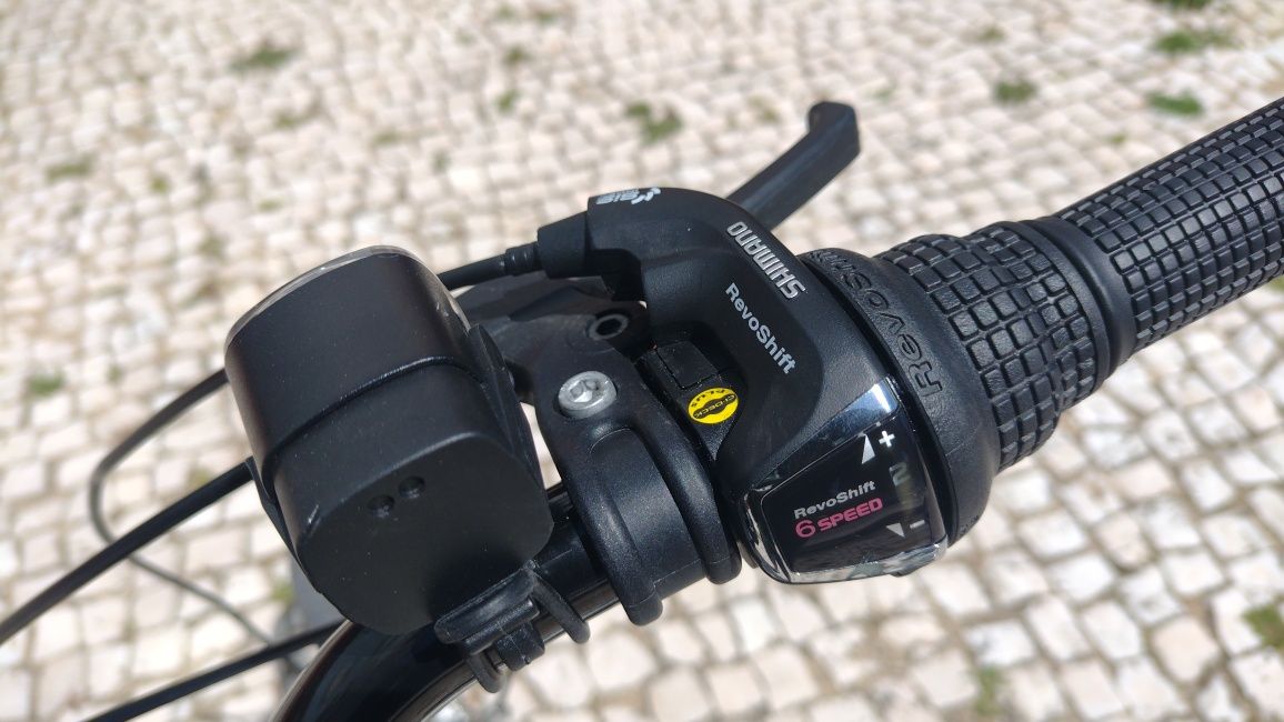 Bicicleta desmontável extremamente nova
