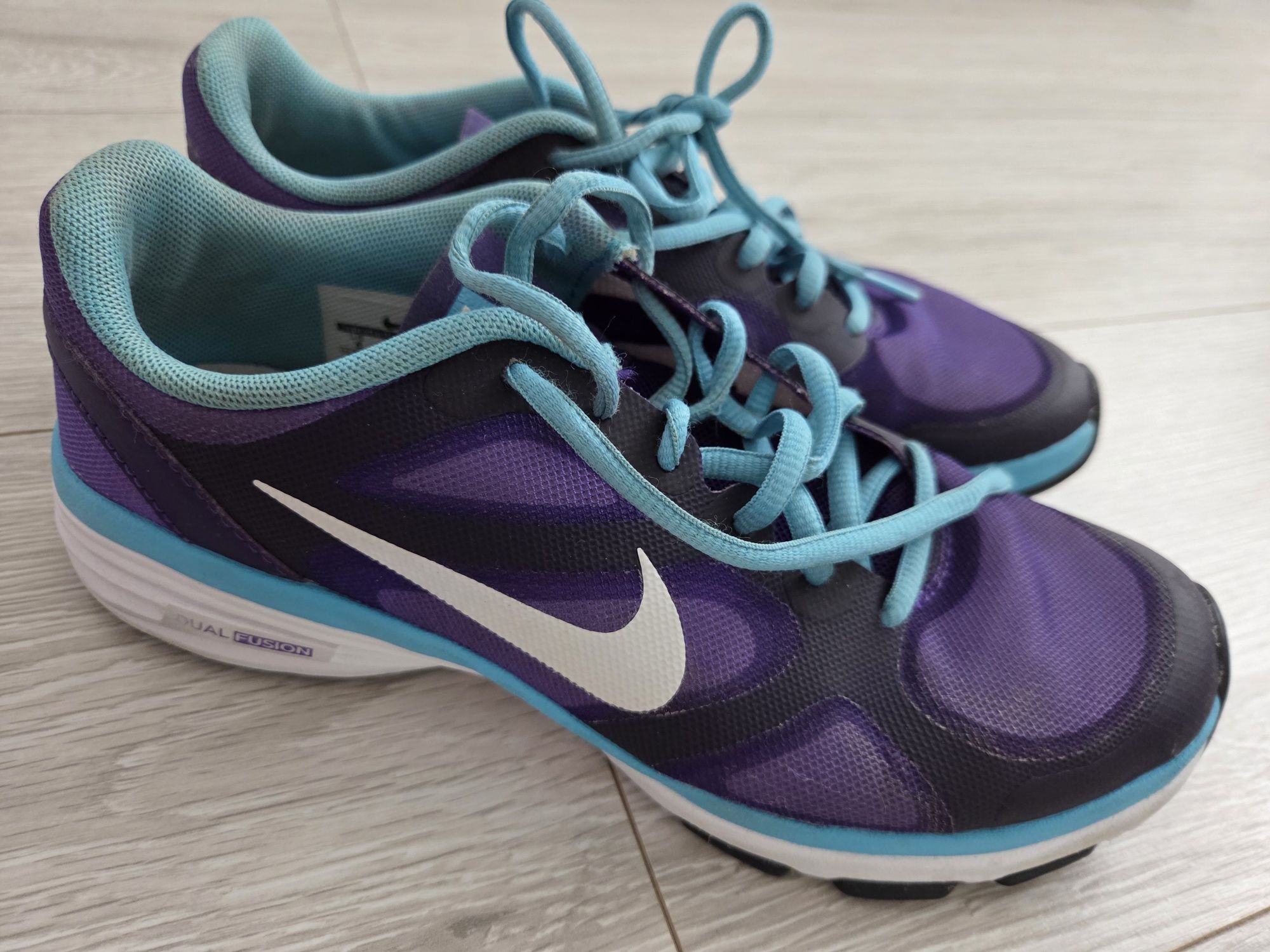 Półbuty sportowe sneakersy Nike wkładka 23,5 cm