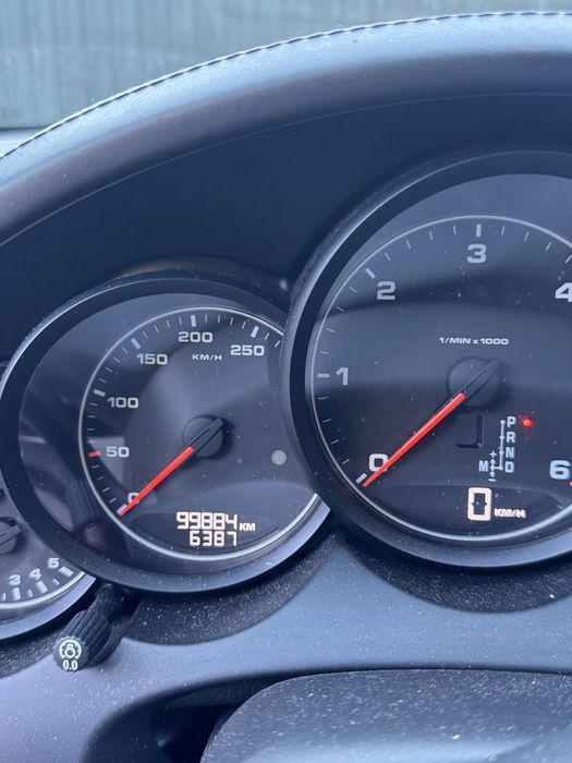 Porsche Cayenne muito estimado com pouco kms