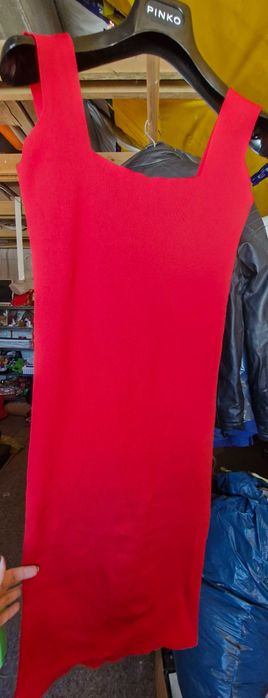 Prosta sukienka dopasowujaca sie do ciala