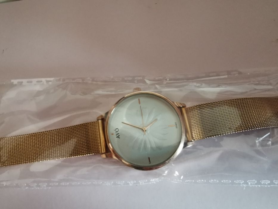 Relógio em aço dourado"avó" com bracelete Ajustável