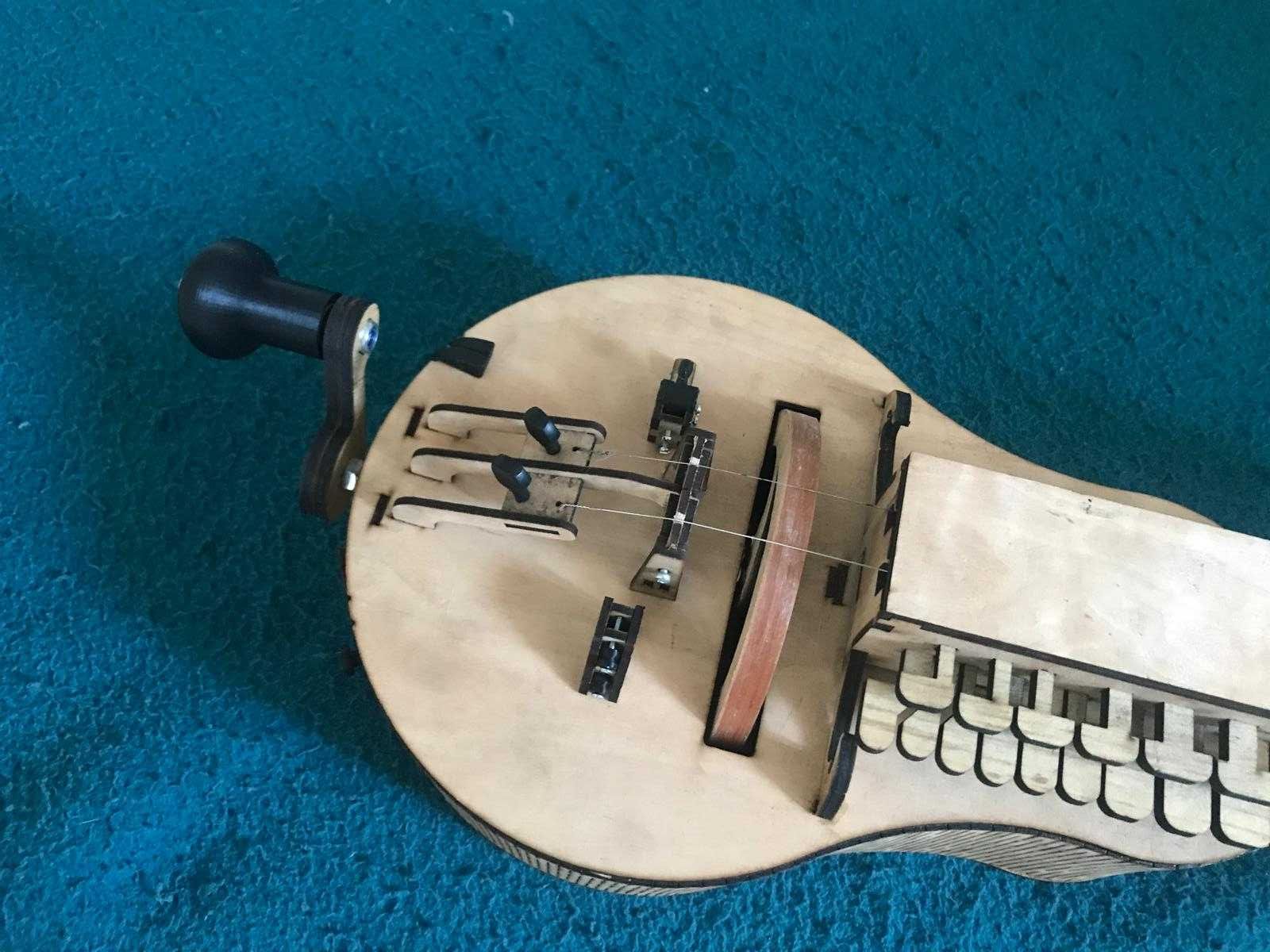 Hurdy gurdy, sanfona, zanfona, viola de roda