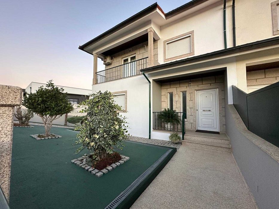 Vendo Vivenda Geminada com Vista Panorâmica – Chaves