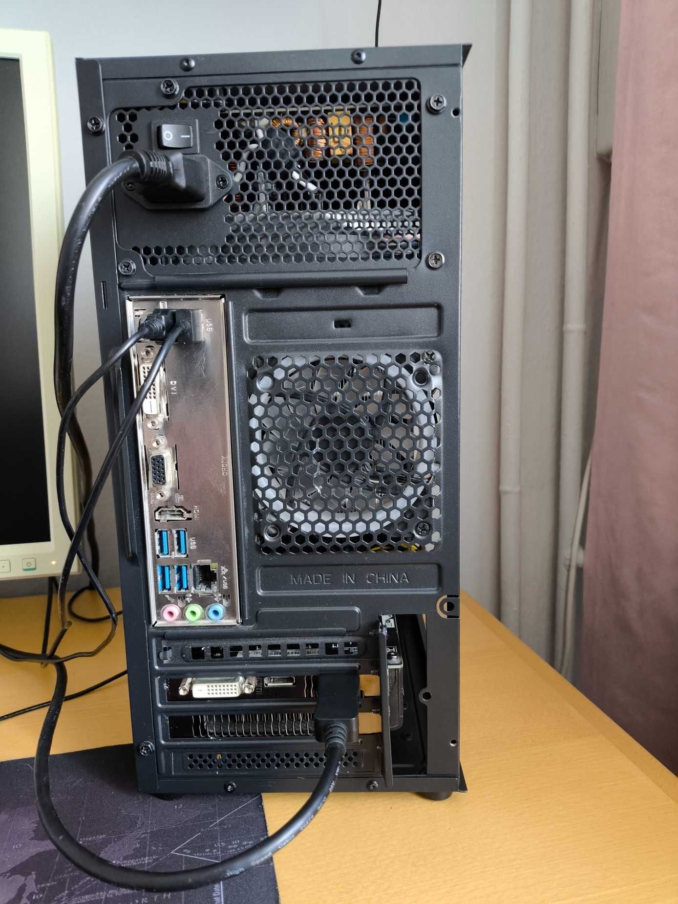Monitor i Komputer Ryzen 5 3500X 6 rdzeni DDR4 16 GB RAM, RX 580 4GB+