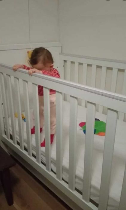 Berço com grade movível. Usado por 1 mês. Como novo!