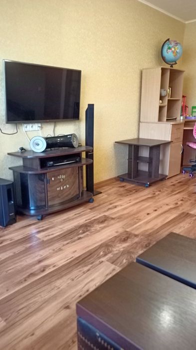 2к.Космос. Р-н Варуса. Цегляний будинок. Окремі кімнати.